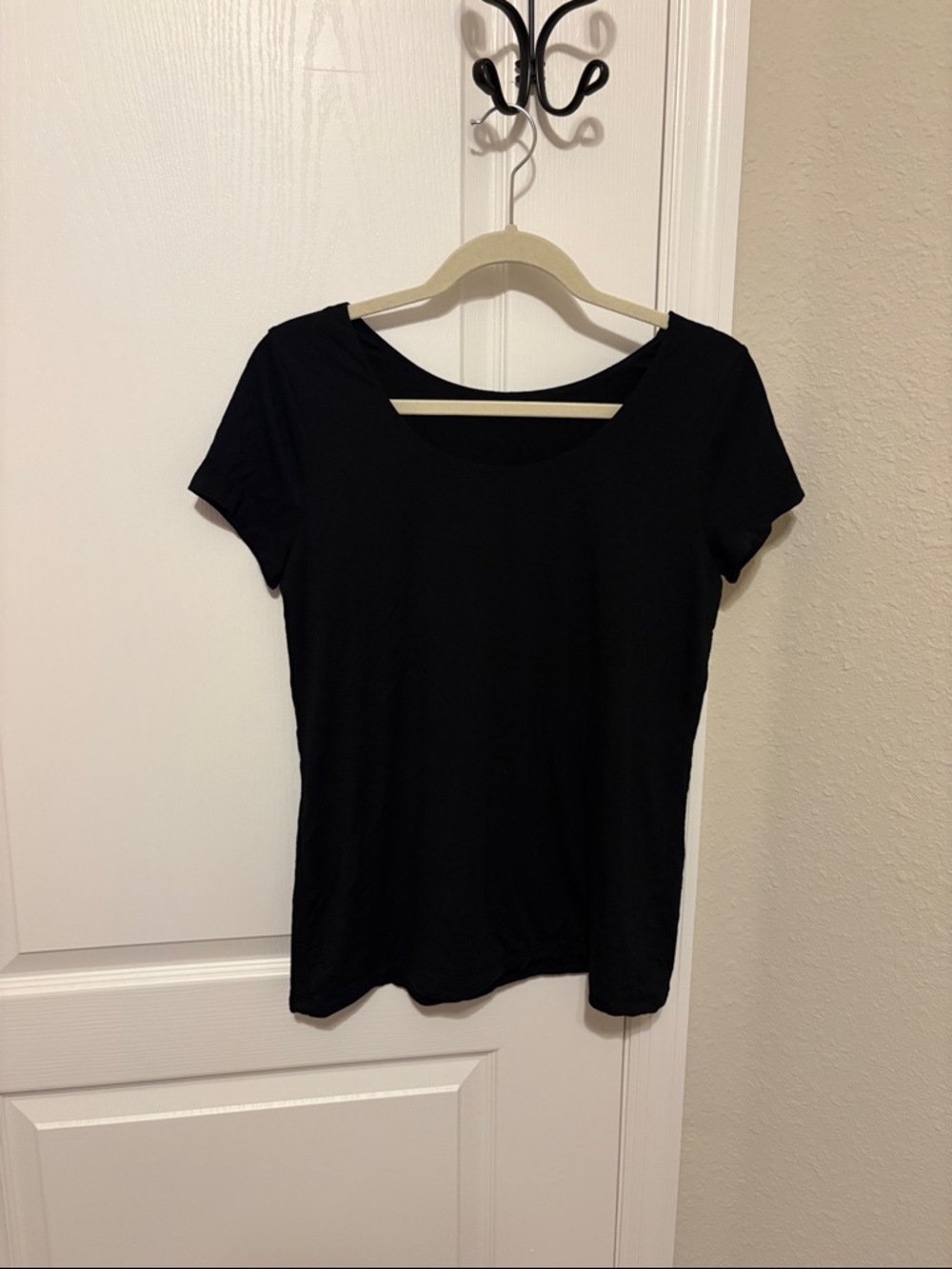 Soma Black Scoop Neck Short Sleeve Tee